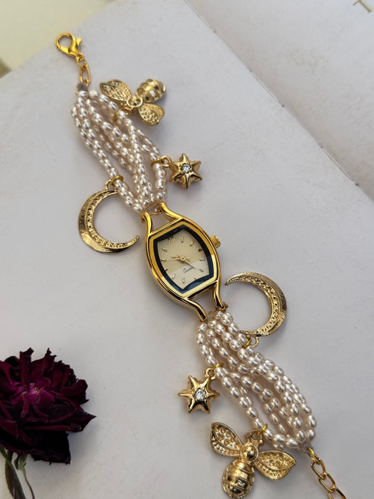 Trinket Pearls Wrist Watch