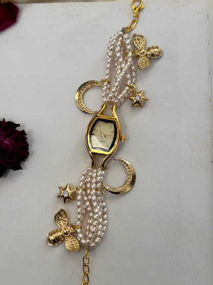 Trinket Pearls Wrist Watch