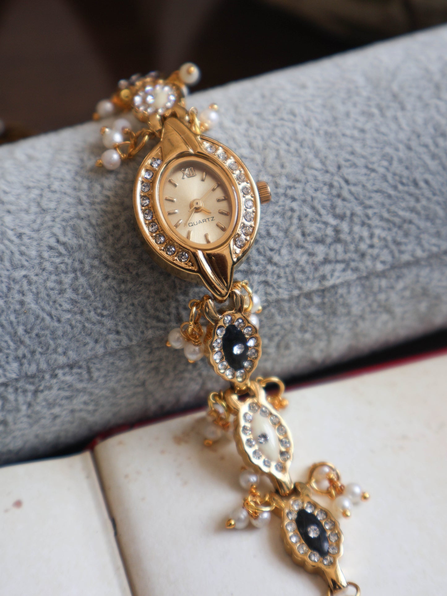 Sun Rays Wrist Watch with Detachable Hangings