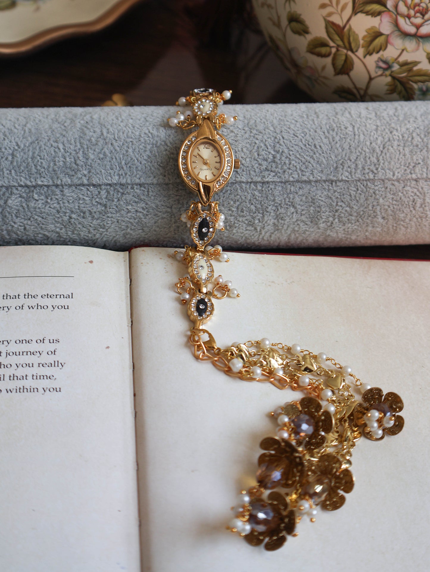 Sun Rays Wrist Watch with Detachable Hangings