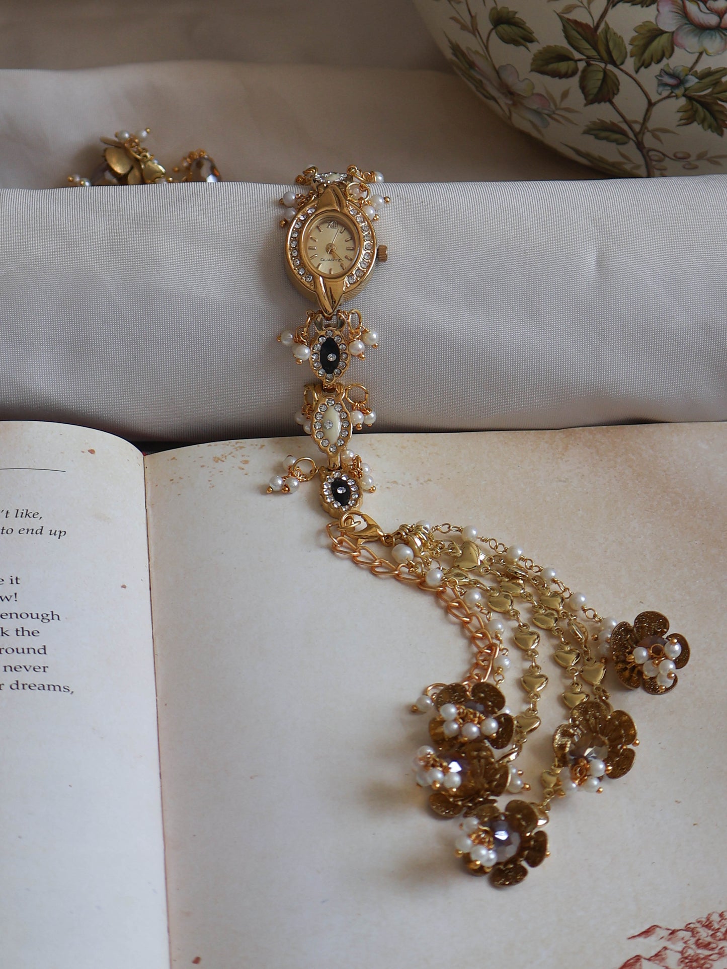 Sun Rays Wrist Watch with Detachable Hangings