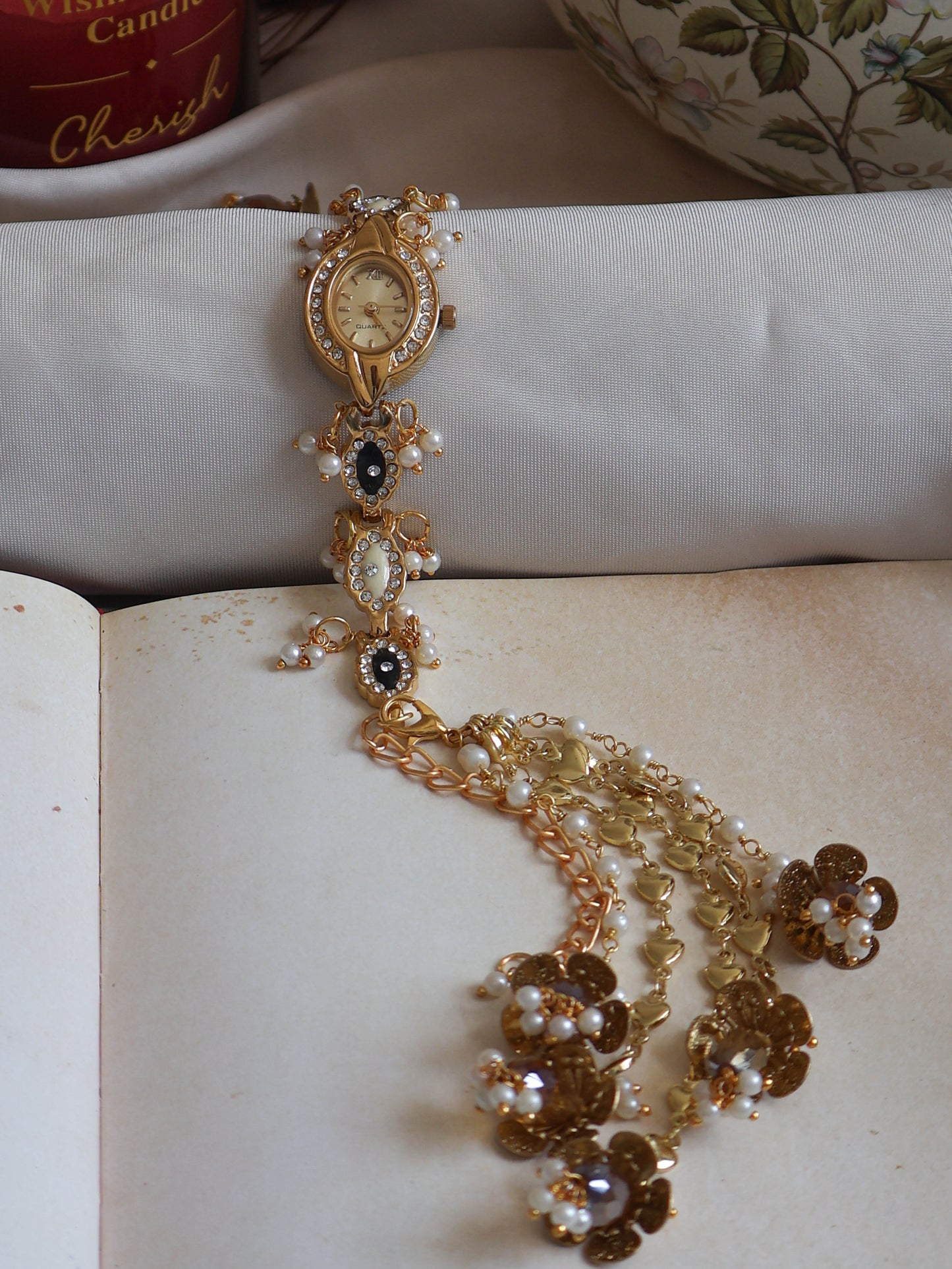 Sun Rays Wrist Watch with Detachable Hangings