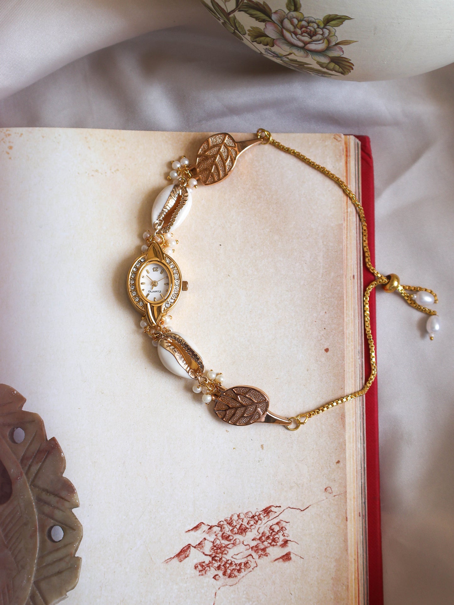 Eda Pearl Wrist Watch