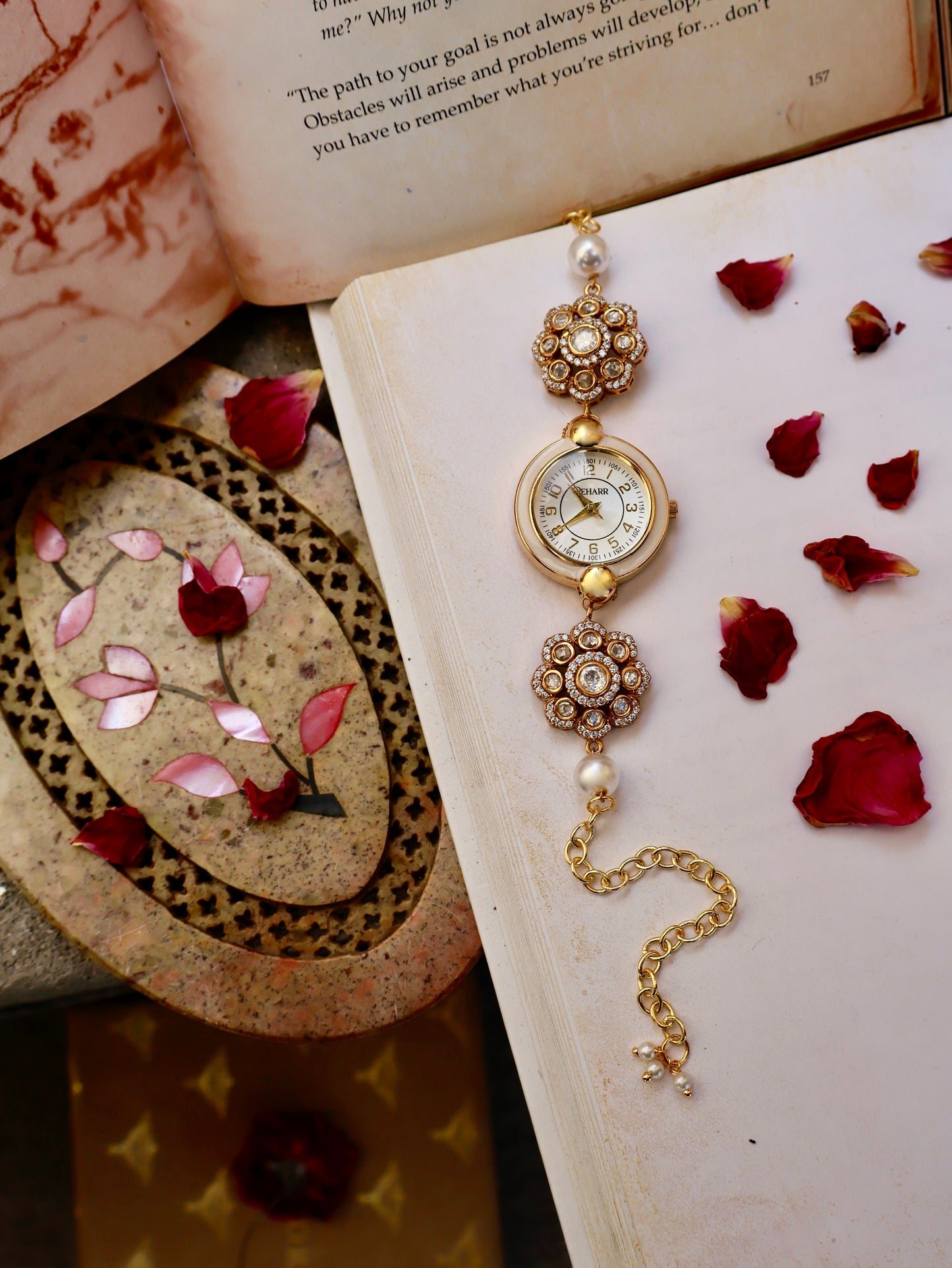 Polkis Plucks Pearl Wrist Watch