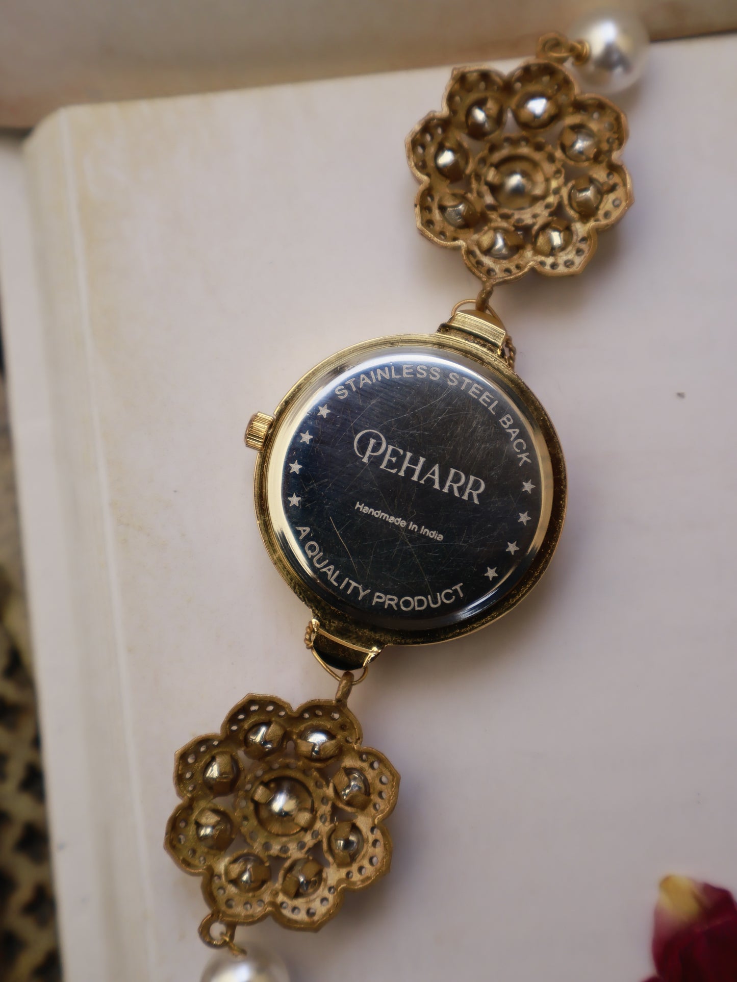 Polkis Plucks Pearl Wrist Watch