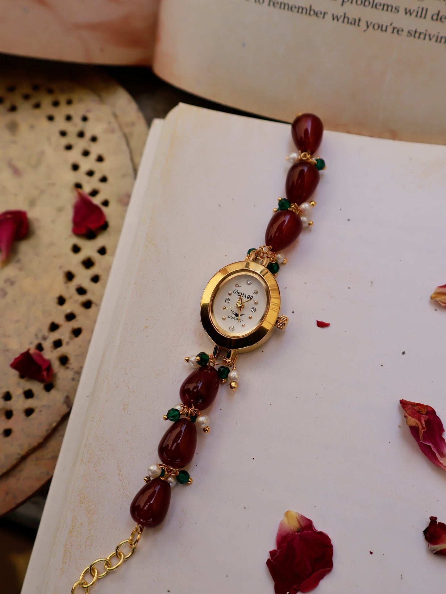 Scarlet Vintage Dial Wrist Watch