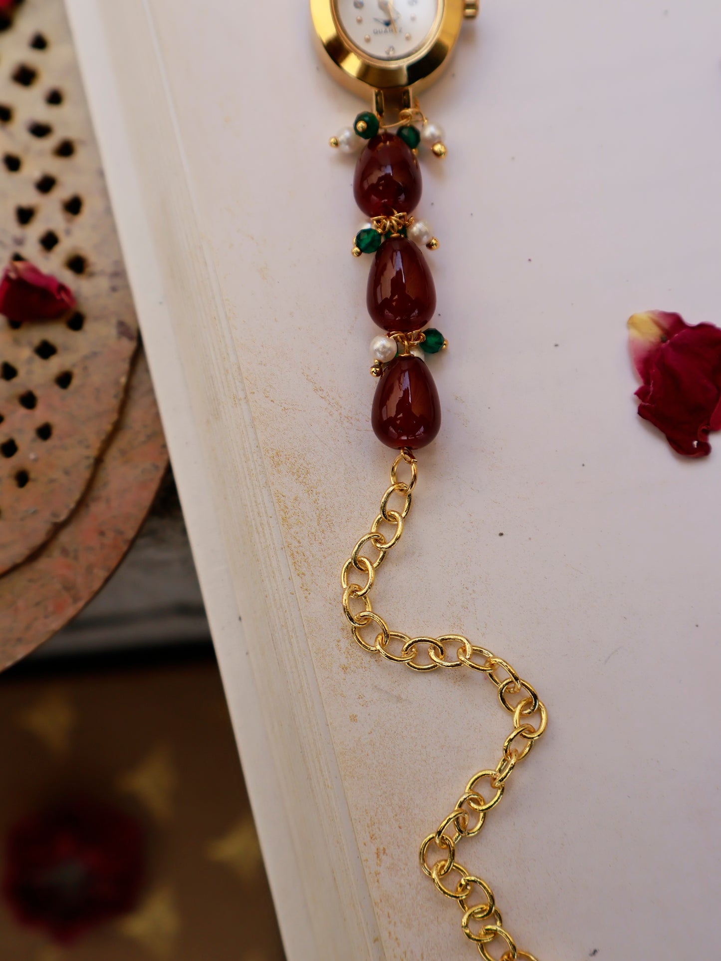 Scarlet Vintage Dial Wrist Watch