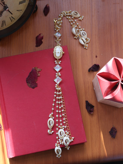 Oliza Shell Hangings Wrist Watch