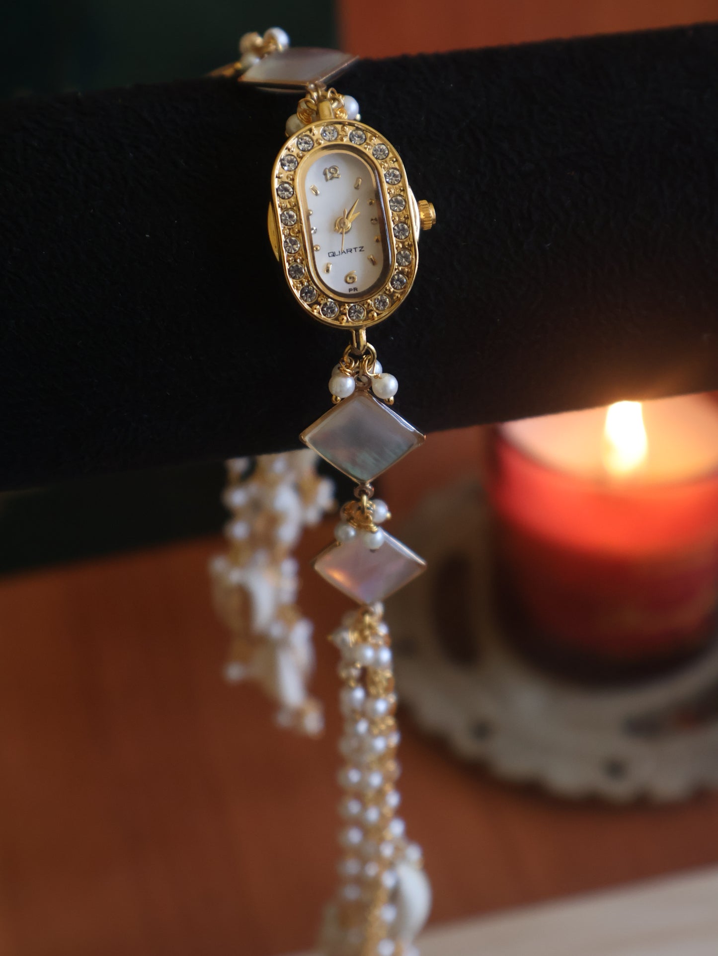 Oliza Shell Hangings Wrist Watch