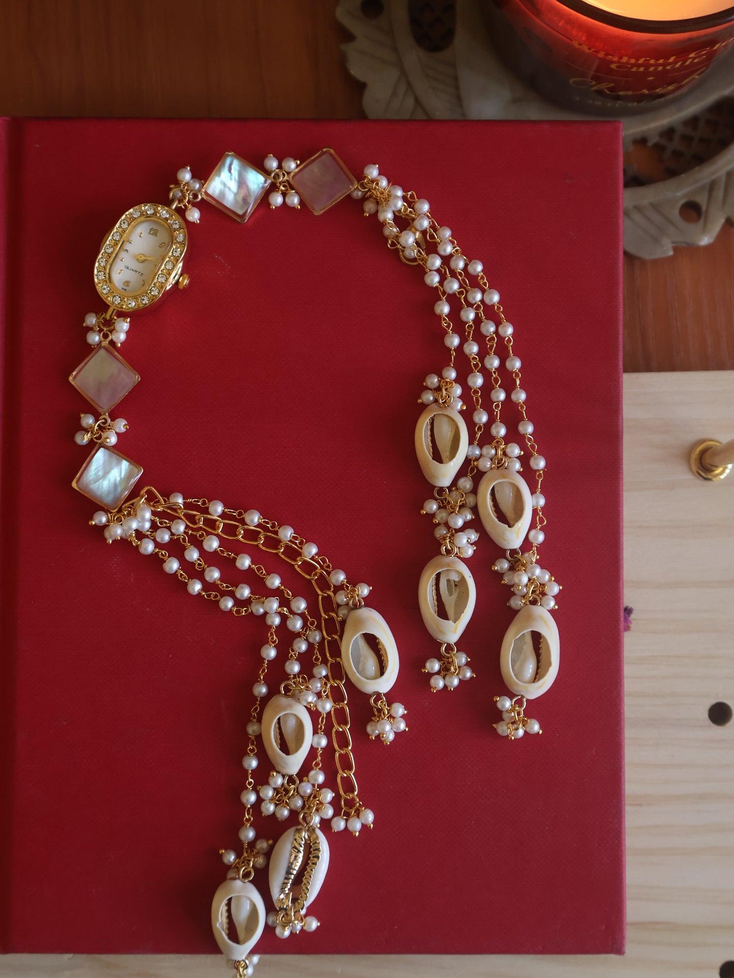 Oliza Shell Hangings Wrist Watch