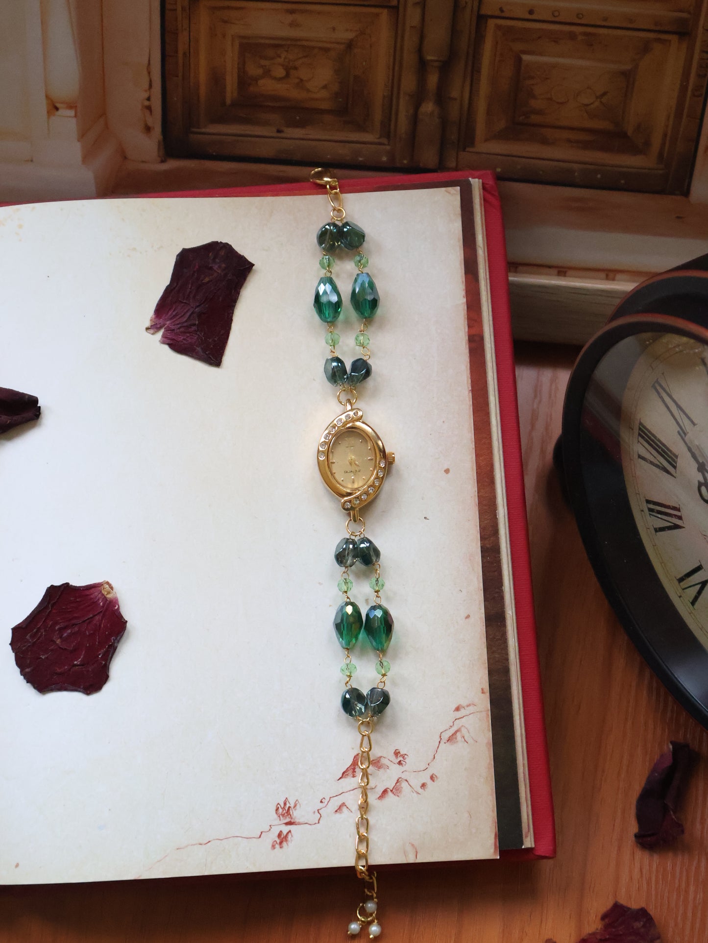 Udaan Green Wrist Watch