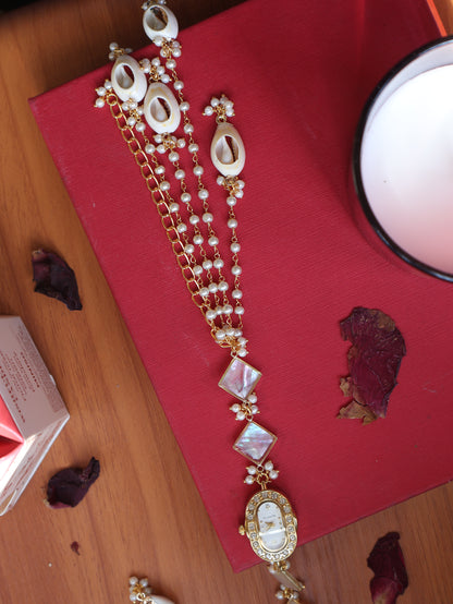 Oliza Shell Hangings Wrist Watch