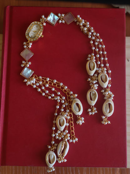 Oliza Shell Hangings Wrist Watch